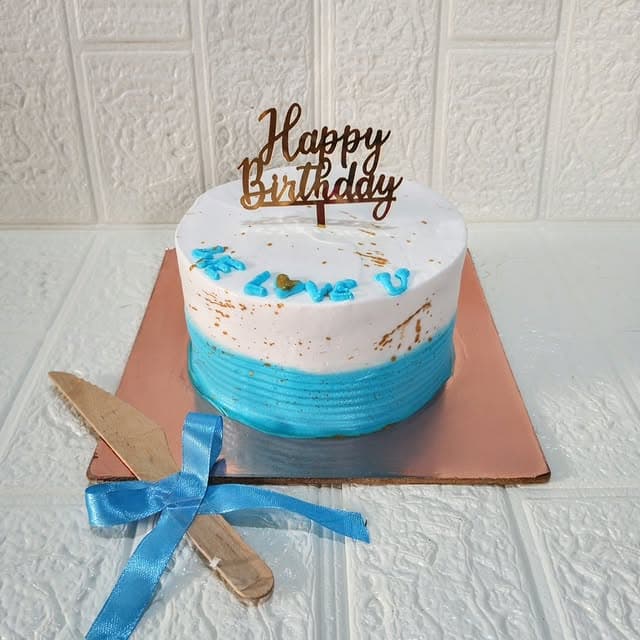 Blue White Cream Cake view 2