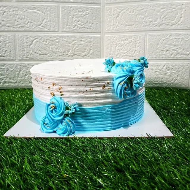 Blue White Flower Cake view 2