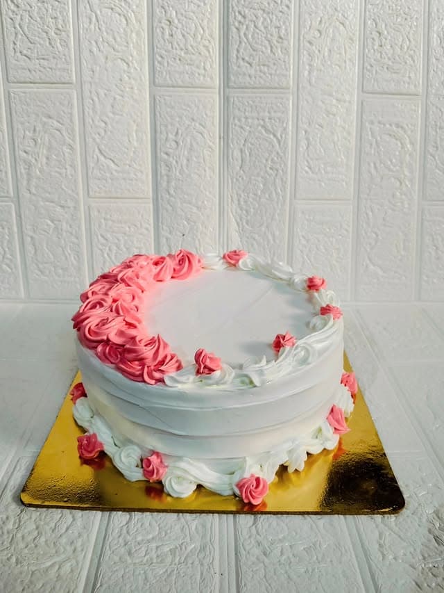 Cream Garland Cake view 2
