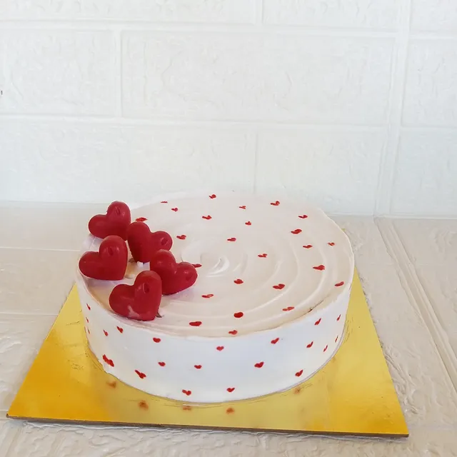 Cream Heart Cake view 2