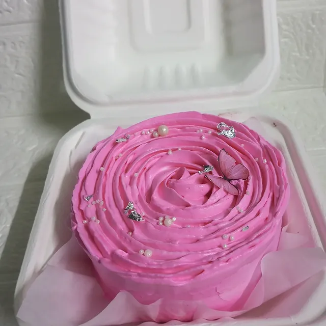 Cream Rose Cake view 2