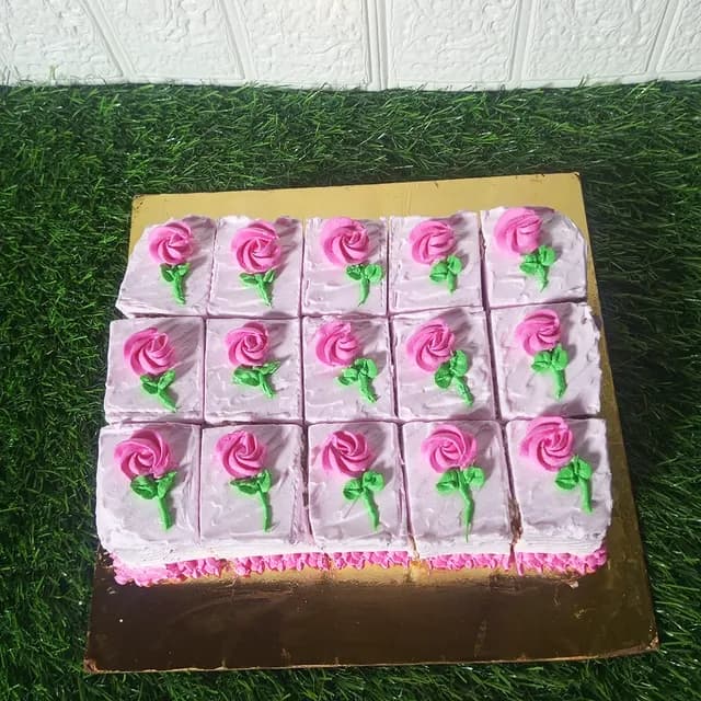 Flower Slice Cake view 3