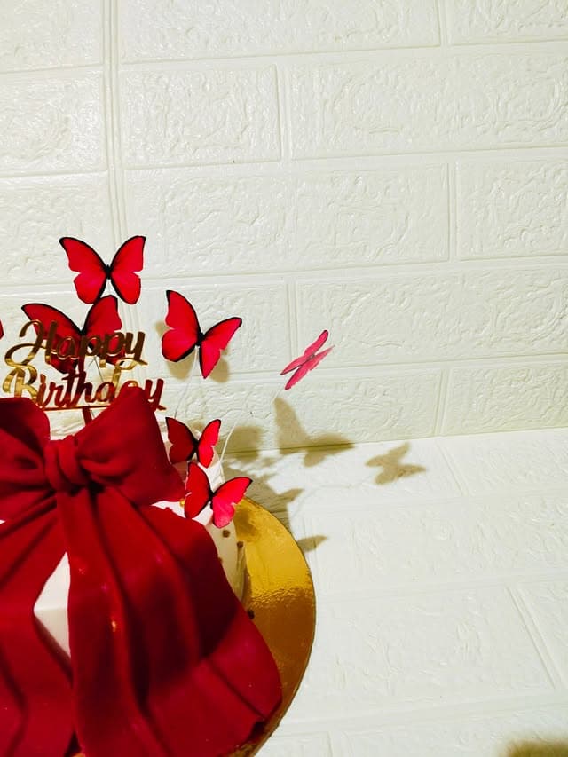 Red Bow Cake view 4