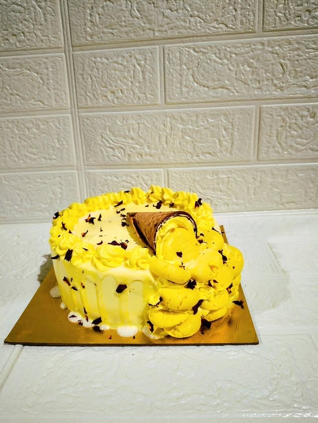 Special Yellow Cream Cake view 2