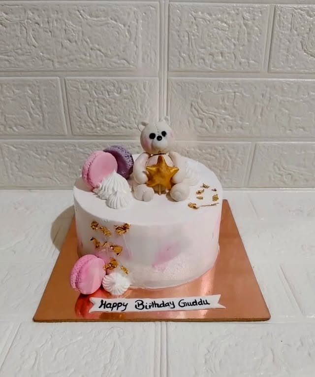 White Teddy Cream Cake view 3